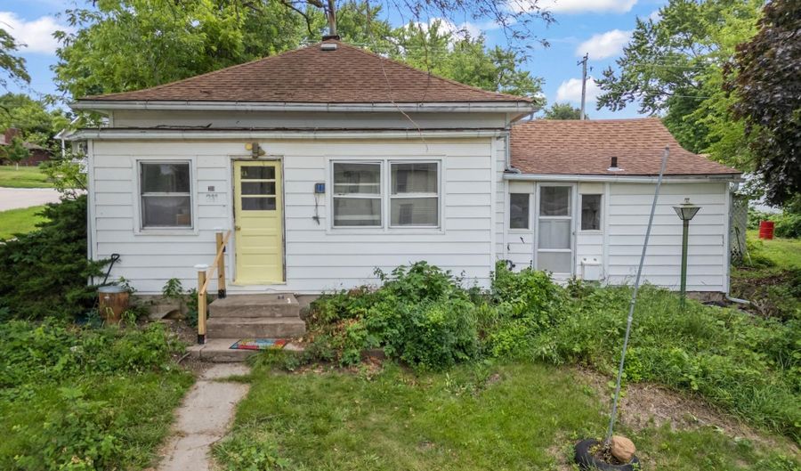 311 4Th St E, Riverside, IA 52327 - 3 Beds, 1 Bath