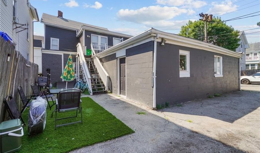44 West Ave, Pawtucket, RI 02860 - 9 Beds, 3 Bath