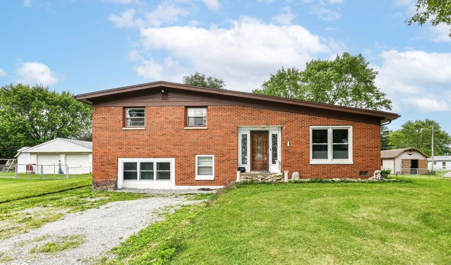 2420 E 40th St, Anderson, IN 46013 - 2 Beds, 2 Bath