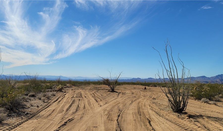 S Cholla / Cortaro Road lot 198, Yucca, AZ 86438 - 0 Beds, 0 Bath
