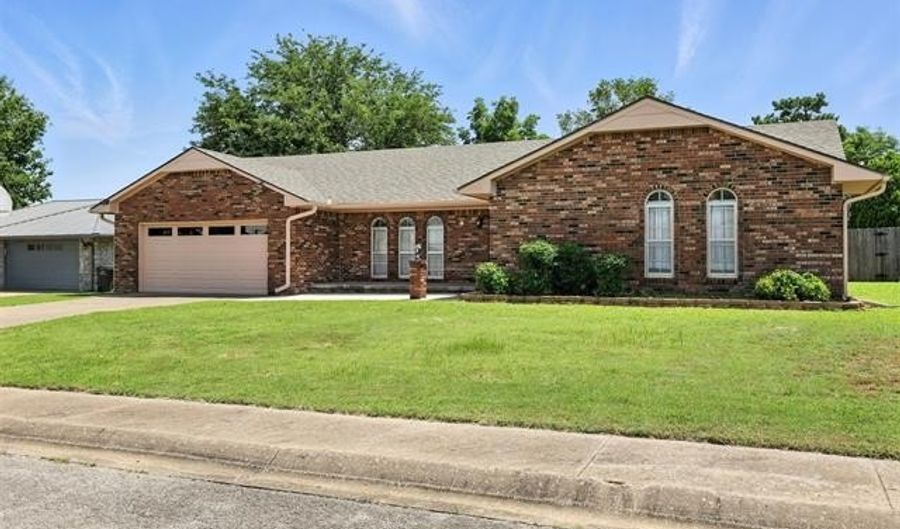 6627 Castle Ct, Bartlesville, OK 74006 - 4 Beds, 3 Bath