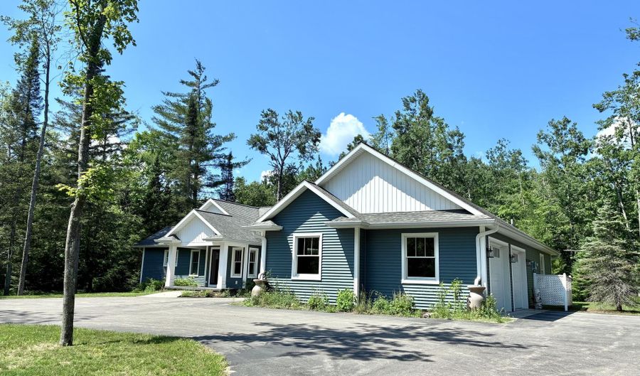 1300 Trowbridge Dr, Alpena, MI 49707 - 3 Beds, 2 Bath