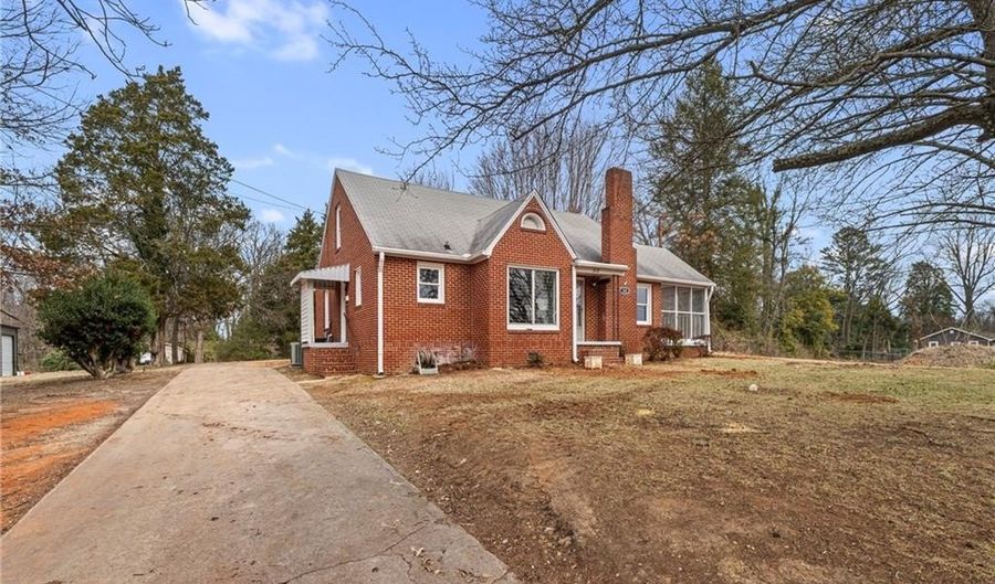 312 Playground Rd, Archdale, NC 27263 - 2 Beds, 2 Bath