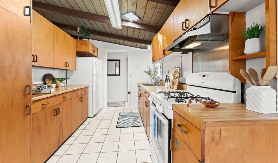 2272 Komo Mai Dr, Pearl City, HI 96782 - 3 Beds, 2 Bath