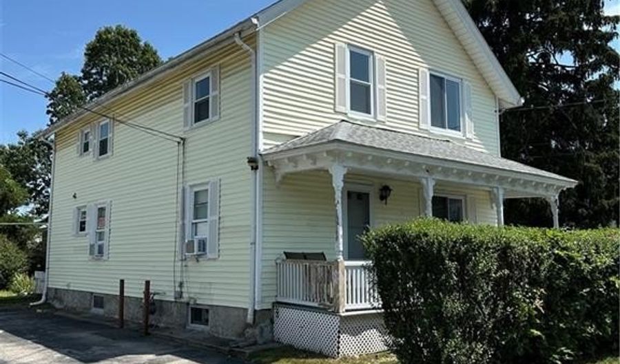 17 Warren Ave, Lincoln, RI 02865 - 2 Beds, 1 Bath