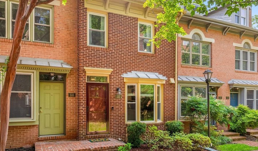 535 COLECROFT Ct, Alexandria, VA 22314 - 2 Beds, 2 Bath