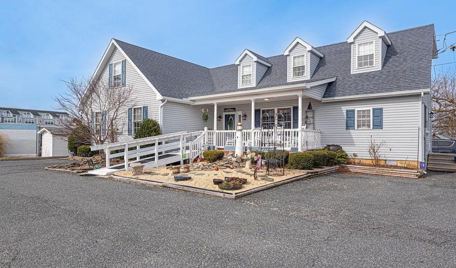 38967 WILLOW Ln, Fenwick Island, DE 19944 - 5 Beds, 4 Bath