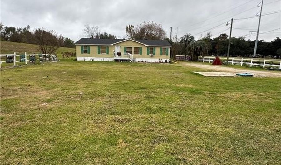 12887 HWY 23, Belle Chasse, LA 70037 - 4 Beds, 2 Bath