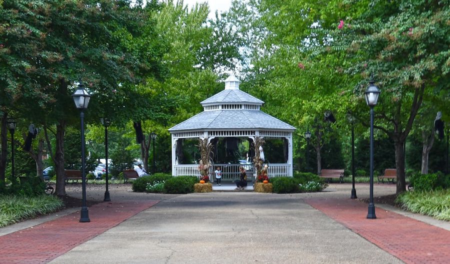 1303 BELLE VIEW Blvd B1, Alexandria, VA 22307 - 2 Beds, 1 Bath