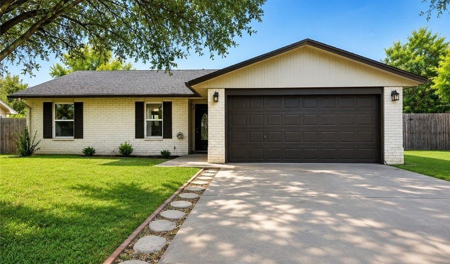 1208 Ebony Cir, Alice, TX 78332 - 3 Beds, 2 Bath