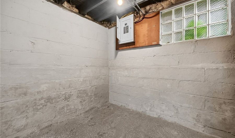 11927 Minor Ave, Cleveland, OH 44105 - 3 Beds, 2 Bath