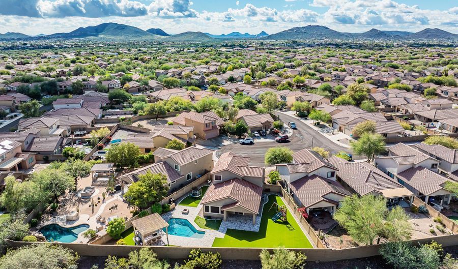 1708 W TWAIN Ct, Anthem, AZ 85086 - 4 Beds, 3 Bath