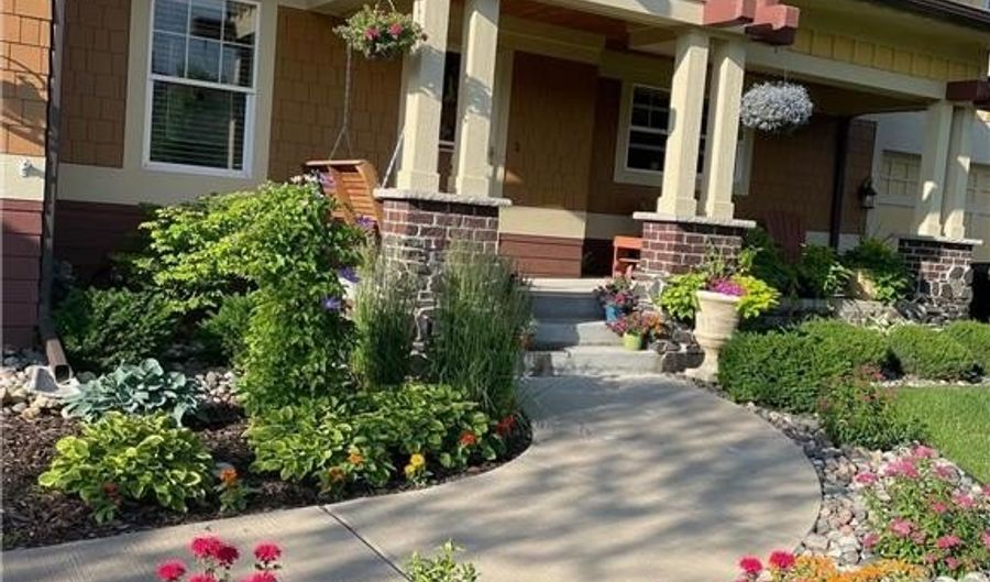15653 Cobblestone Lake Pkwy, Apple Valley, MN 55124 - 3 Beds, 3 Bath