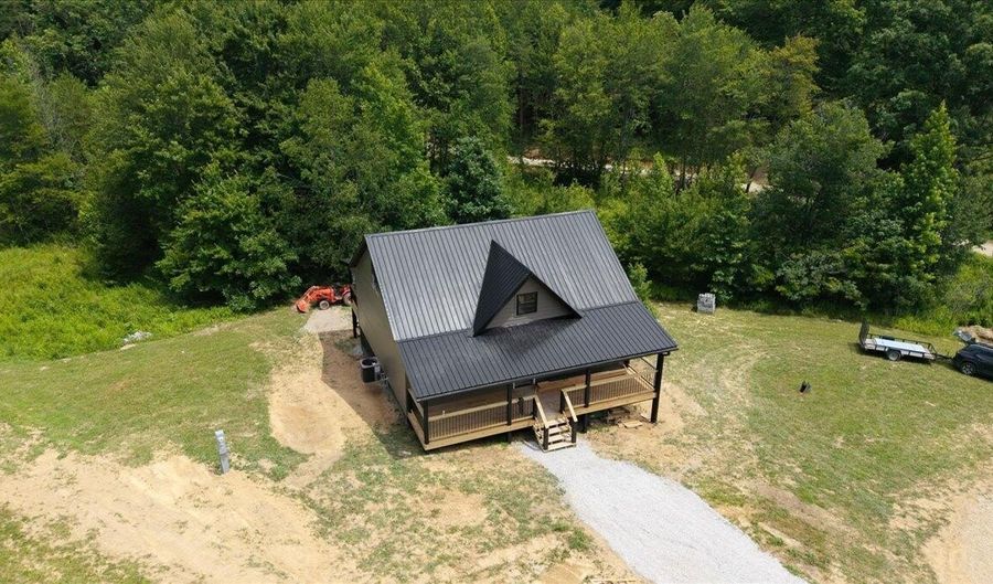 38 Hawks Point Rd, Beattyville, KY 41311 - 3 Beds, 2 Bath