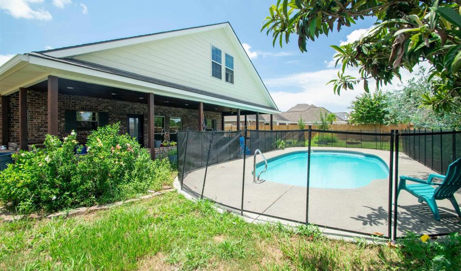 405 Woodburn Ln, Berwick, LA 70342 - 4 Beds, 3 Bath