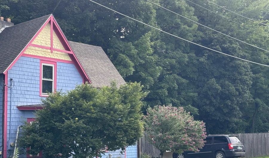 23 Williams St, Brattleboro, VT 05301 - 3 Beds, 2 Bath