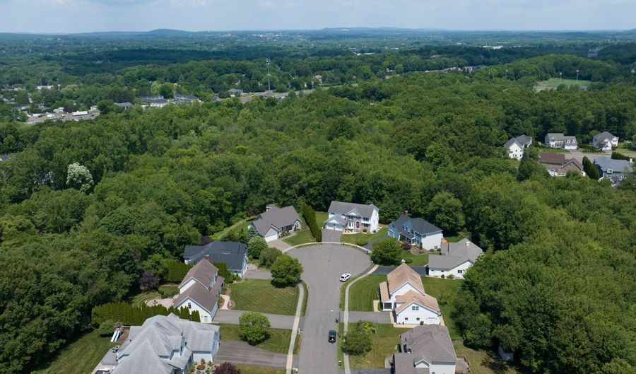 163 Windy Knoll Dr, Berlin, CT 06037 - 4 Beds, 3 Bath