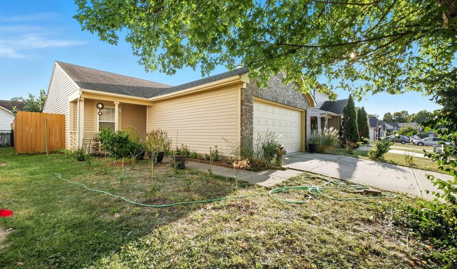 631 Deer Trail Dr, Indianapolis, IN 46217 - 2 Beds, 2 Bath