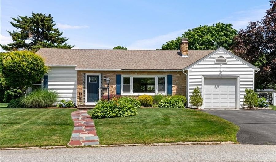 70 Baldwin Orchard Dr, Cranston, RI 02920 - 2 Beds, 2 Bath
