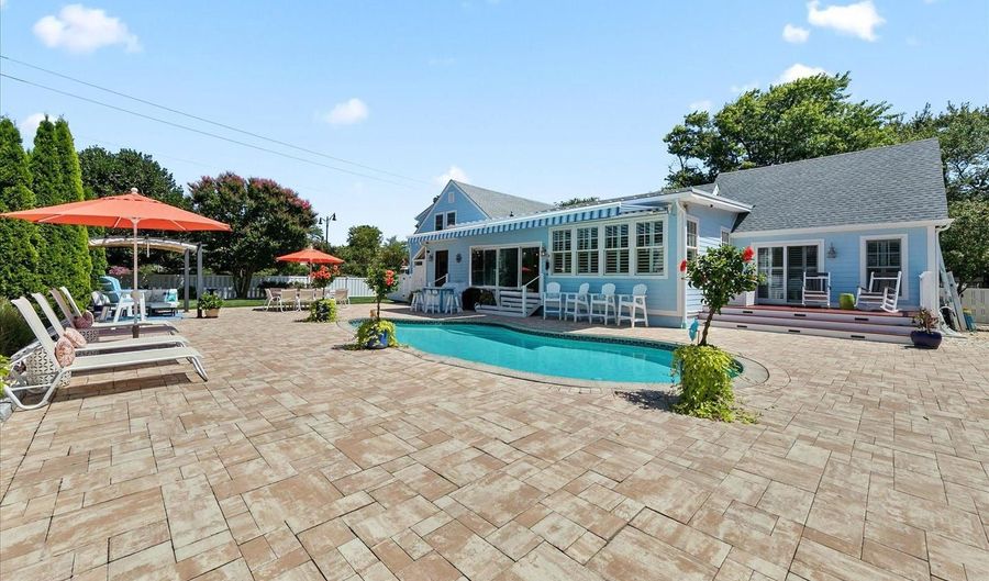 301 PARKWOOD St, Bethany Beach, DE 19930 - 6 Beds, 4 Bath