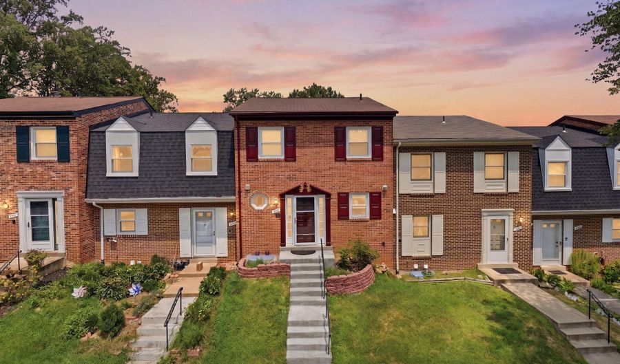 7474 ZANUCK Ct, Annandale, VA 22003 - 4 Beds, 4 Bath