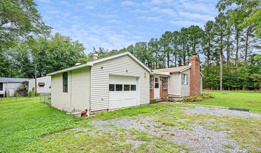 2445 KENTON Rd, Dover, DE 19904 - 2 Beds, 1 Bath