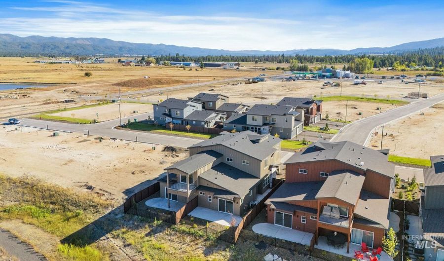 24 Bridger St, Cascade, ID 83611 - 2 Beds, 3 Bath