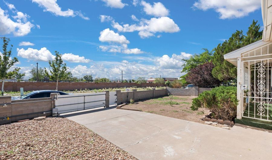 712 ESTANCIA Dr NW, Albuquerque, NM 87105 - 2 Beds, 1 Bath