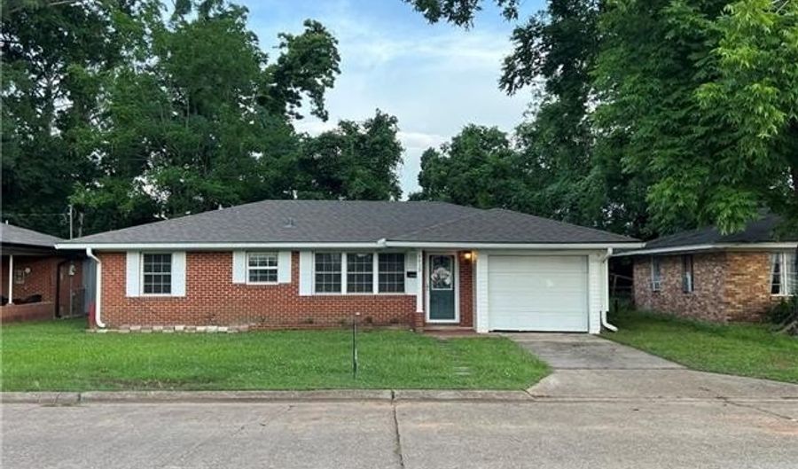 3413 GIAMANCO St, Alexandria, LA 71301 - 3 Beds, 2 Bath