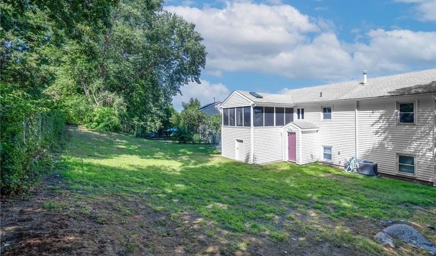 35 Sycamore Dr, Cranston, RI 02921 - 3 Beds, 1 Bath