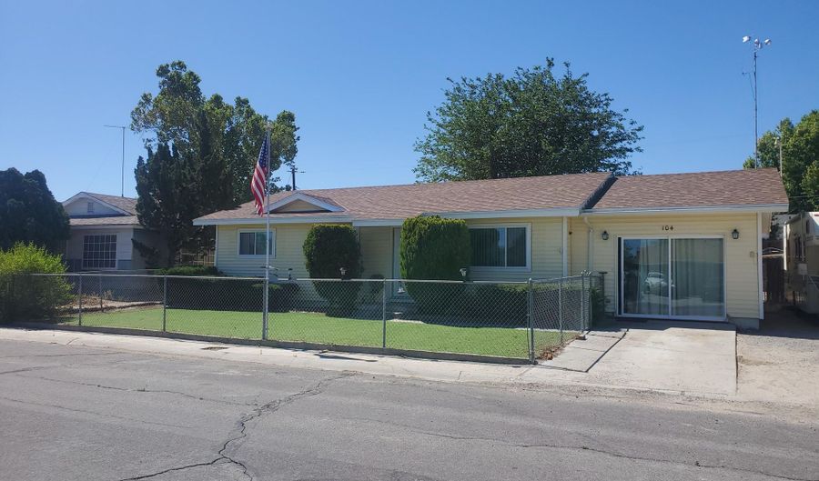 104 W 3rd St, Hawthorne, NV 89415 - 4 Beds, 2 Bath