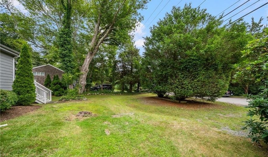 22 Hull St, Jamestown, RI 02835 - 2 Beds, 2 Bath