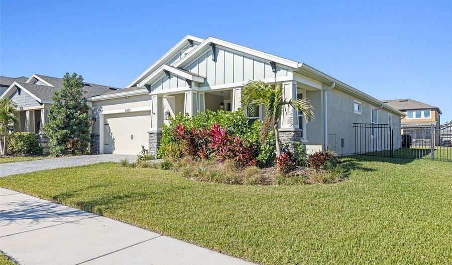 6232 SEA AIR Dr, Apollo Beach, FL 33572 - 4 Beds, 2 Bath