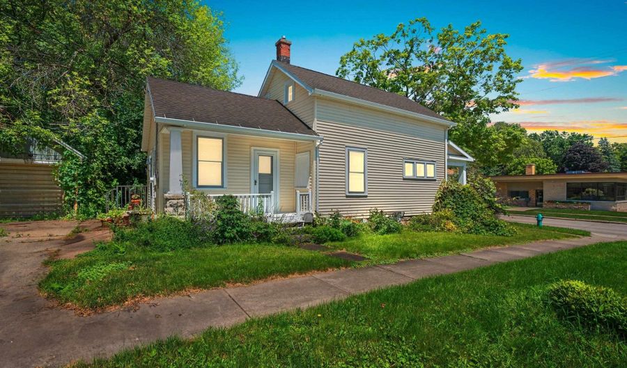 1025 S LAWE St, Appleton, WI 54915 - 2 Beds, 1 Bath