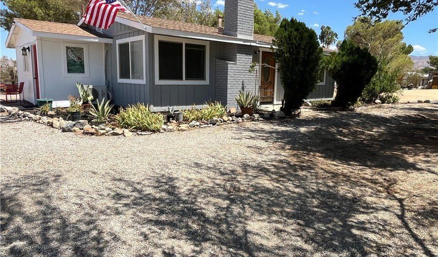 11033 Chipmunk Rd, Apple Valley, CA 92308 - 2 Beds, 1 Bath