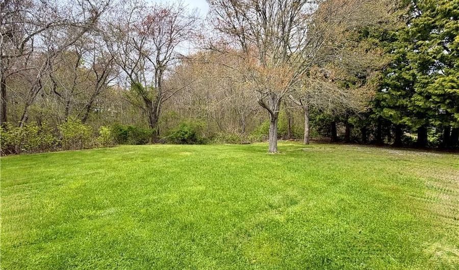 6 Lakewood Dr, Narragansett, RI 02882 - 4 Beds, 2 Bath