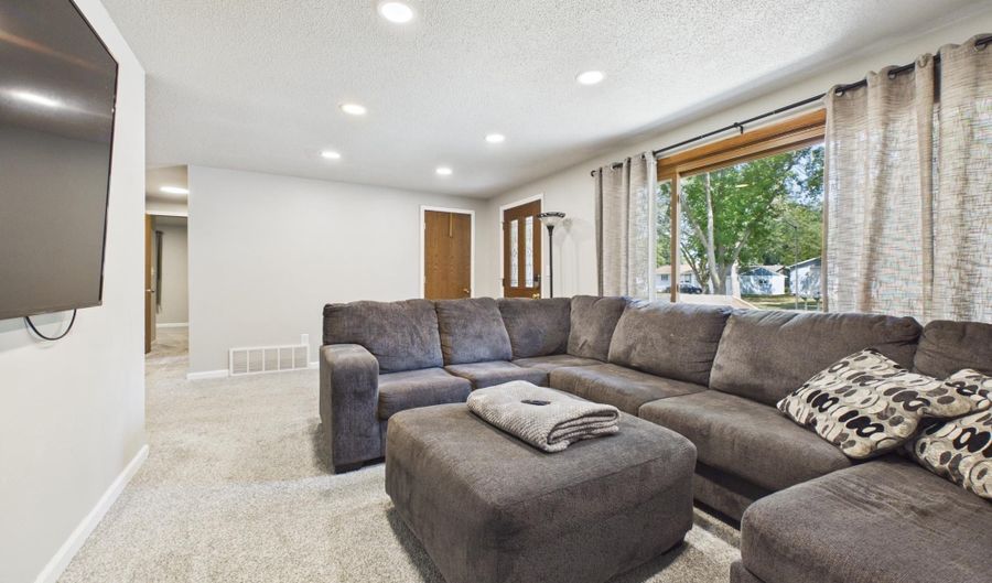 1112 Forest St, Brookings, SD 57006 - 5 Beds, 2 Bath