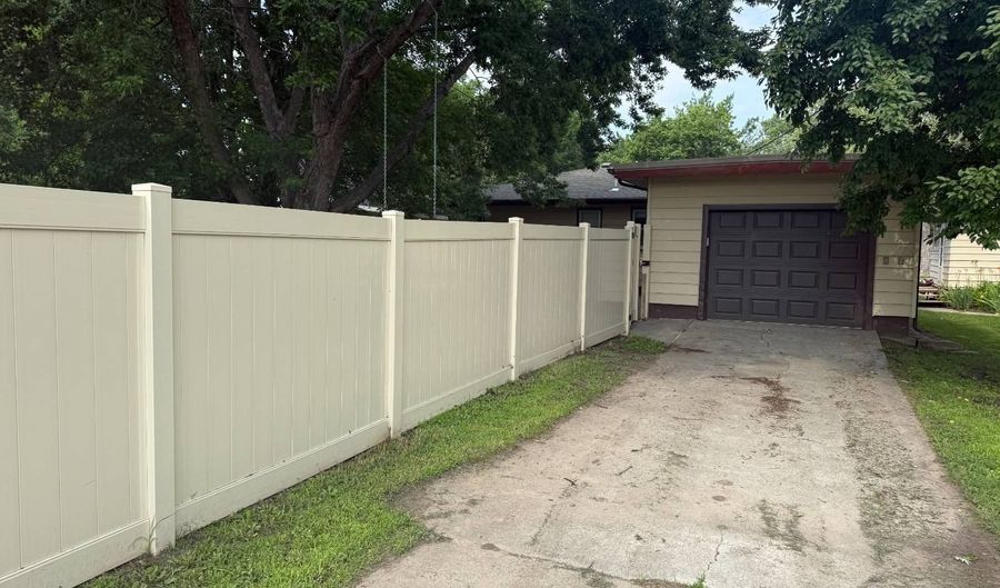 550 N Maple St, Ainsworth, NE 69210 - 3 Beds, 1 Bath