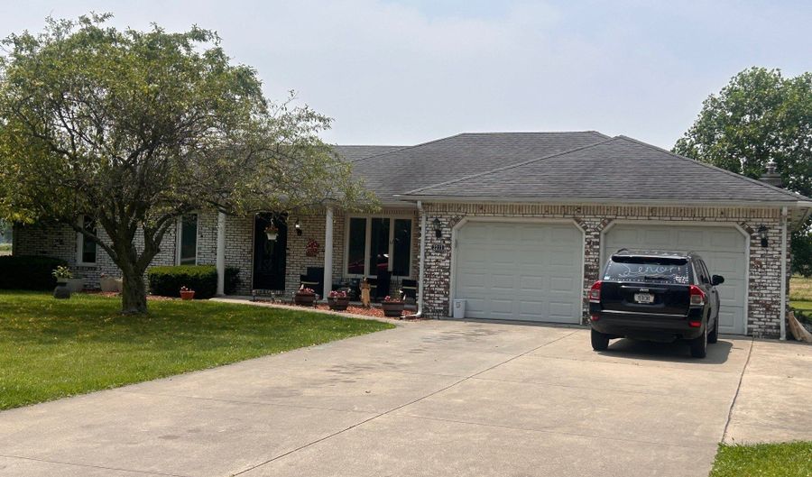 2213 Holden Dr, Anderson, IN 46012 - 3 Beds, 2 Bath