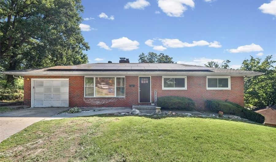 2303 Fairview Dr, Alton, IL 62002 - 3 Beds, 3 Bath