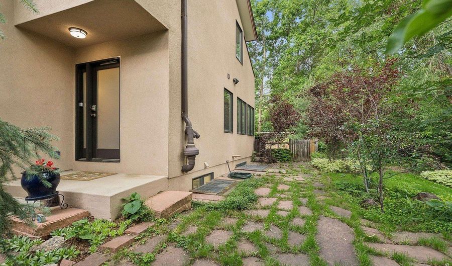 299 Spruce Ct, Boulder, CO 80302 - 3 Beds, 3 Bath