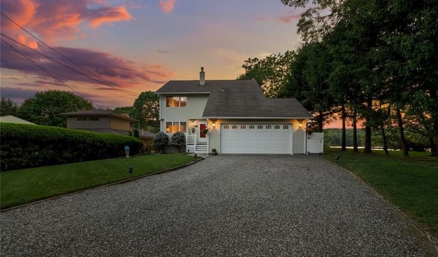 236 Indian Trl, Narragansett, RI 02874 - 3 Beds, 4 Bath
