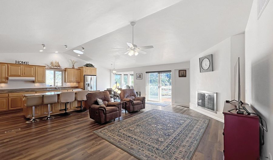 318 DEL NORTE Ln, Brookings, OR 97415 - 3 Beds, 3 Bath