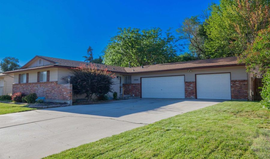 10866 W Sandhurst, Boise, ID 83709 - 5 Beds, 3 Bath