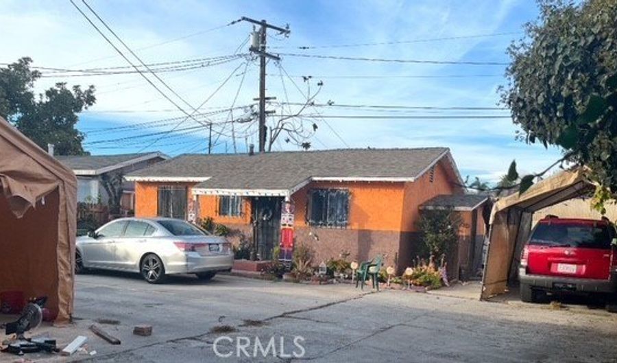 201 W Raymond St, Compton, CA 90220 - 5 Beds, 3 Bath