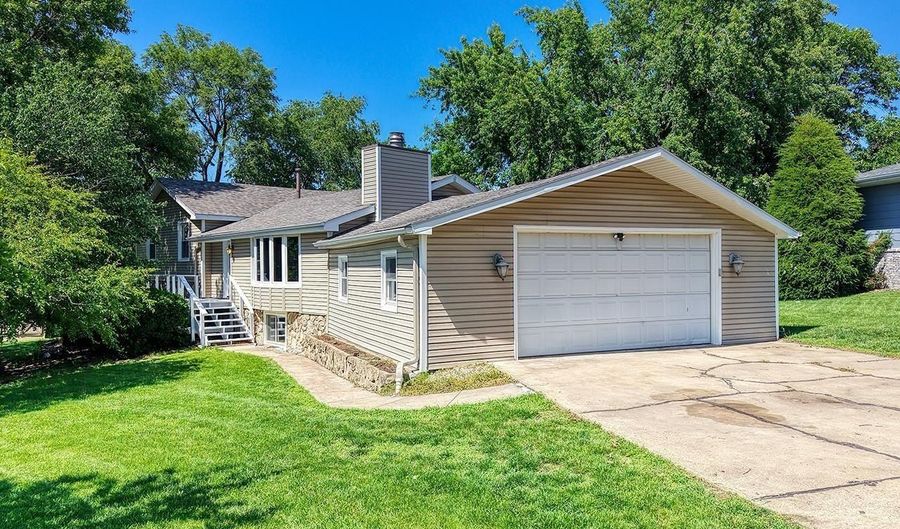 1622 14th St, Auburn, NE 68305 - 3 Beds, 3 Bath