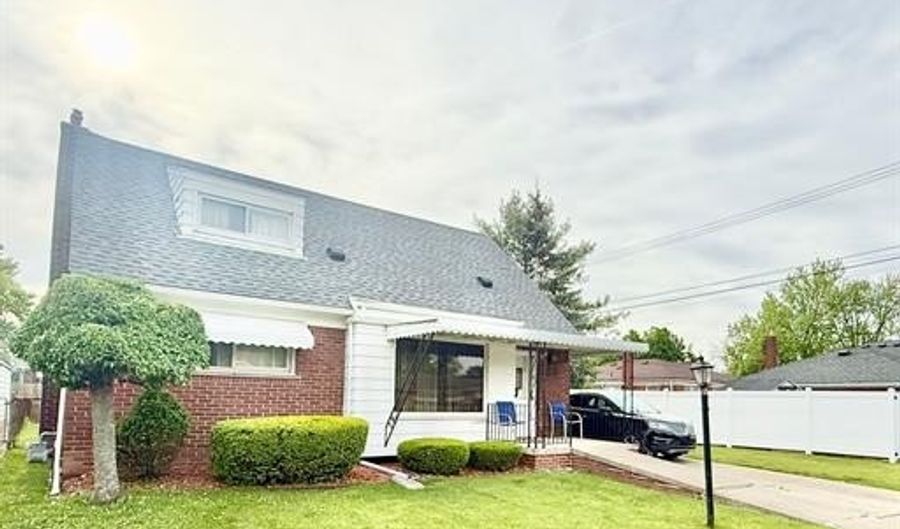 9222 FOX Ave, Allen Park, MI 48101 - 4 Beds, 2 Bath