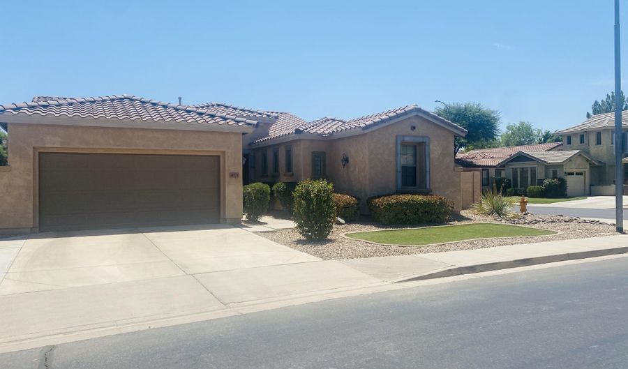 453 W LANTANA Pl, Chandler, AZ 85248 - 3 Beds, 2 Bath