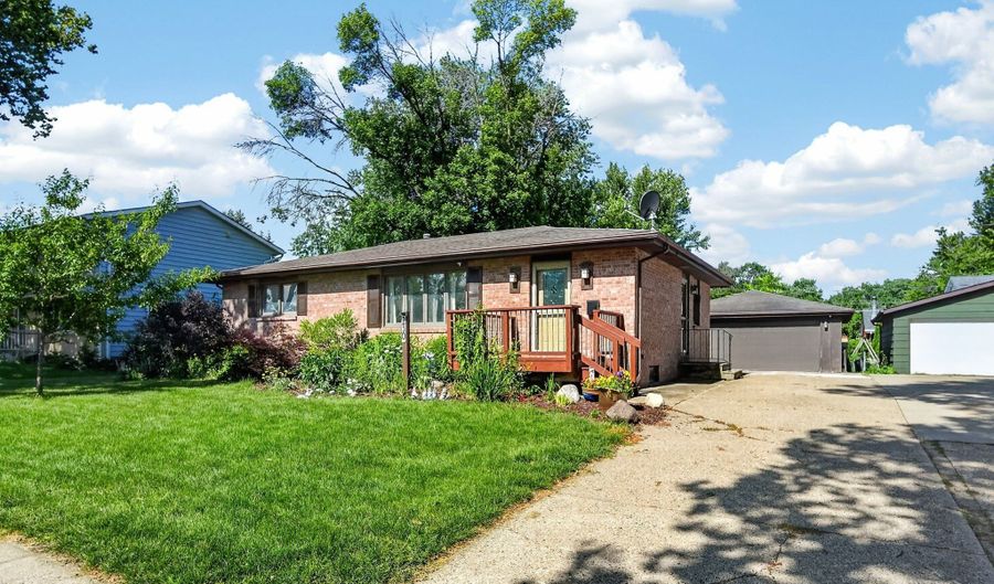 230 NW Arlan Dr, Ankeny, IA 50023 - 3 Beds, 2 Bath
