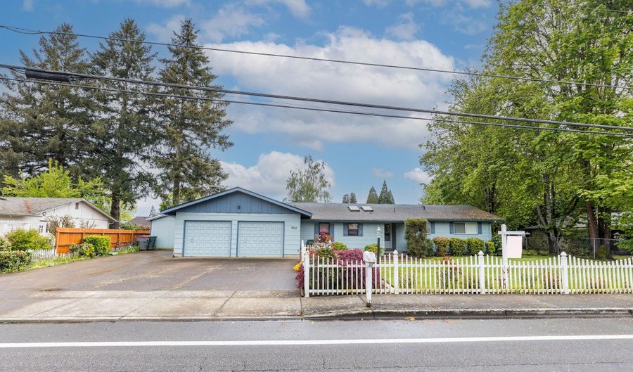 950 NW BAKER CREEK Rd, McMinnville, OR 97128 - 3 Beds, 2 Bath